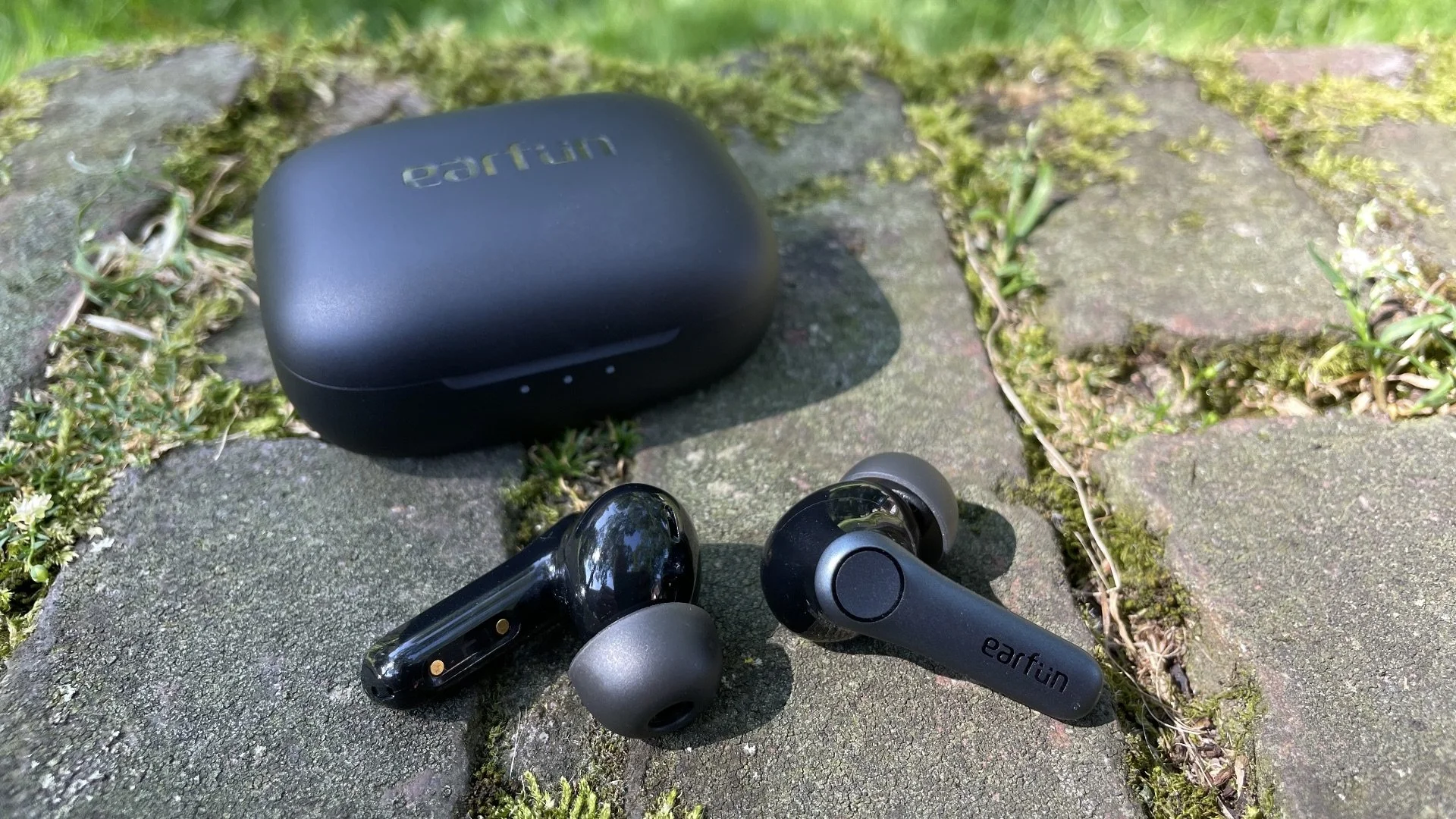 Best Wireless Earbuds Under 200 Dollars 2024